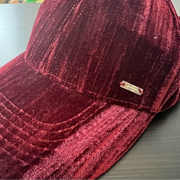 Jessica Simpson Women’s Burgundy Adjustable Strapback Baseball Cap Hat - Picture 2 of 7